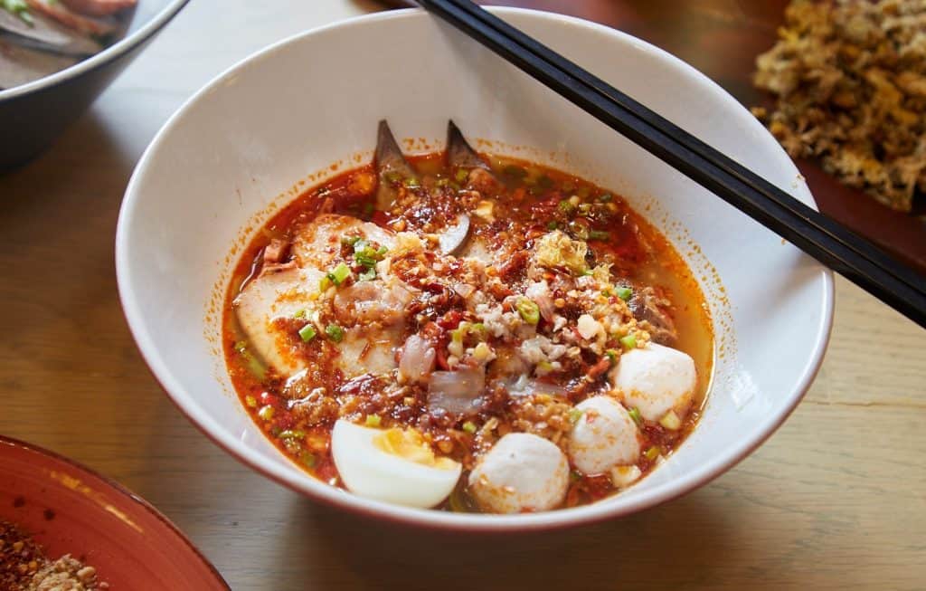 ก๋วยเตี๋ยวเครื่องแน่น ๆ