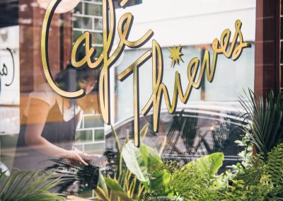 Cafe Thieves and Bar คาเฟ่สไตล์ American Diner